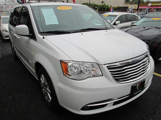 2014 Chrysler Town & Country 4dr Wgn Touring, available for sale in Middle Village, New York | Road Masters II INC. Middle Village, New York