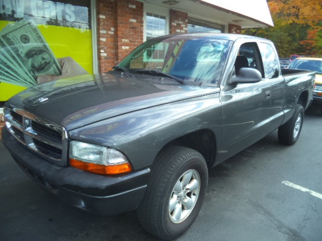 2004 Dodge Dakota 2dr Club Cab 131" WB 4WD Sport, available for sale in Naugatuck, Connecticut | Riverside Motorcars, LLC. Naugatuck, Connecticut