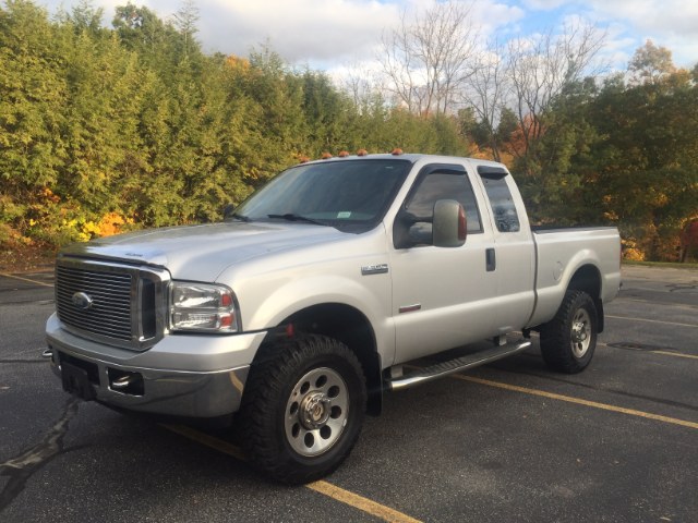 2006 Ford Super Duty F-350 SRW Supercab 142" XLT 4WD, available for sale in Waterbury, Connecticut | Platinum Auto Care. Waterbury, Connecticut