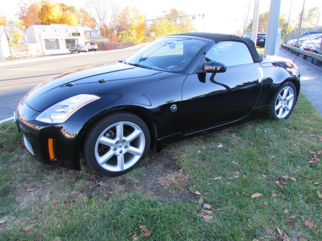 2004 Nissan 350Z 2dr Roadster Touring Auto, available for sale in Milford, Connecticut | Chip's Auto Sales Inc. Milford, Connecticut