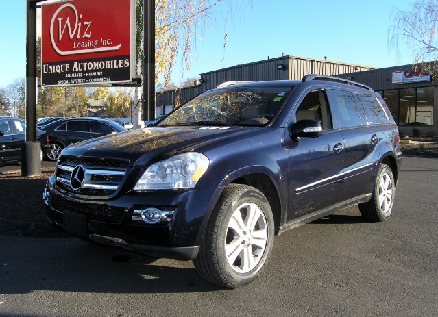 2007 Mercedes-Benz GL-Class 4MATIC 4dr 4.7L, available for sale in Stratford, Connecticut | Wiz Leasing Inc. Stratford, Connecticut
