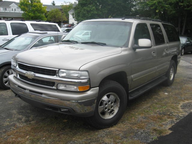 2003 Chevrolet Suburban 4dr 1500 4WD LT, available for sale in Ridgefield, Connecticut | Marty Motors Inc. Ridgefield, Connecticut