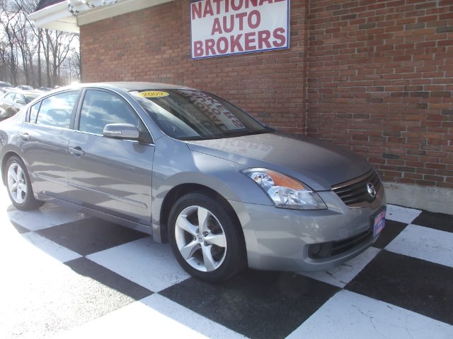 2009 Nissan Altima 4dr Sdn V6 CVT 3.5 SE, available for sale in Waterbury, Connecticut | National Auto Brokers, Inc.. Waterbury, Connecticut