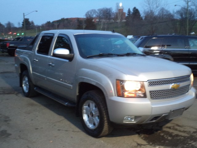 2007 Chevrolet Avalanche 4WD Crew Cab 130" LT w/2LT, available for sale in Berlin, Connecticut | International Motorcars llc. Berlin, Connecticut