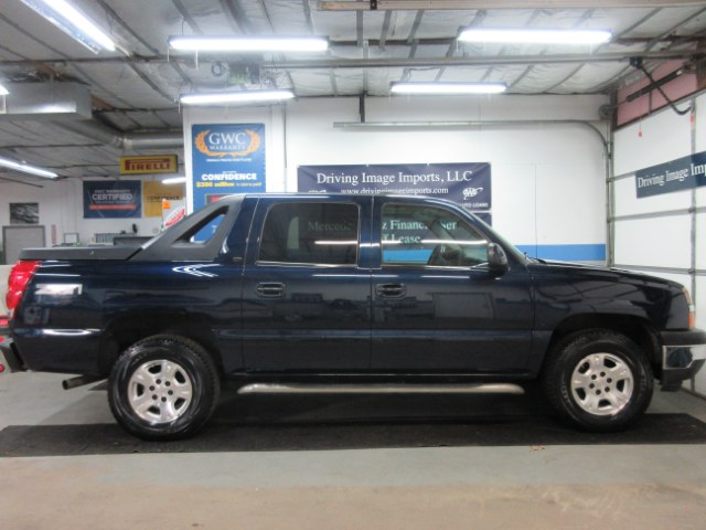 2006 Chevrolet Avalanche 1500 5dr Crew Cab 130" WB 4WD, available for sale in Farmington, Connecticut | Driving Image Imports LLC. Farmington, Connecticut