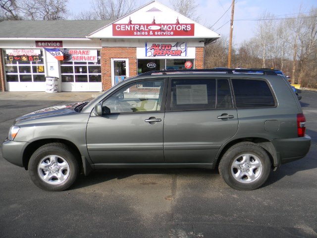2005 Toyota Highlander 4dr 4-Cyl 4WD (Natl), available for sale in Southborough, Massachusetts | M&M Vehicles Inc dba Central Motors. Southborough, Massachusetts