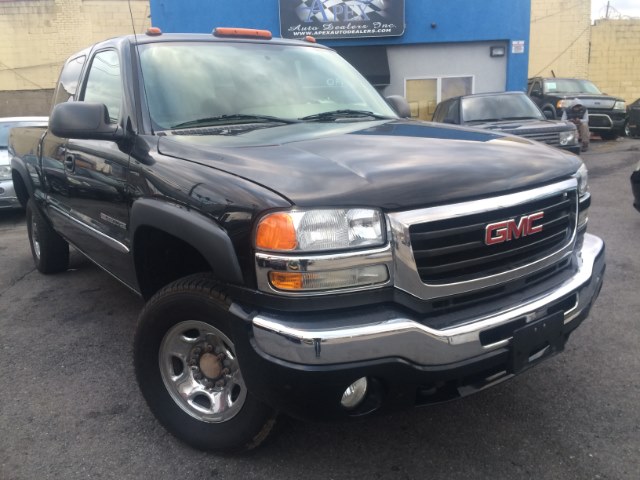 2005 GMC Sierra 2500HD Ext Cab 143.5" WB 4WD SLE, available for sale in White Plains, New York | Apex Westchester Used Vehicles. White Plains, New York