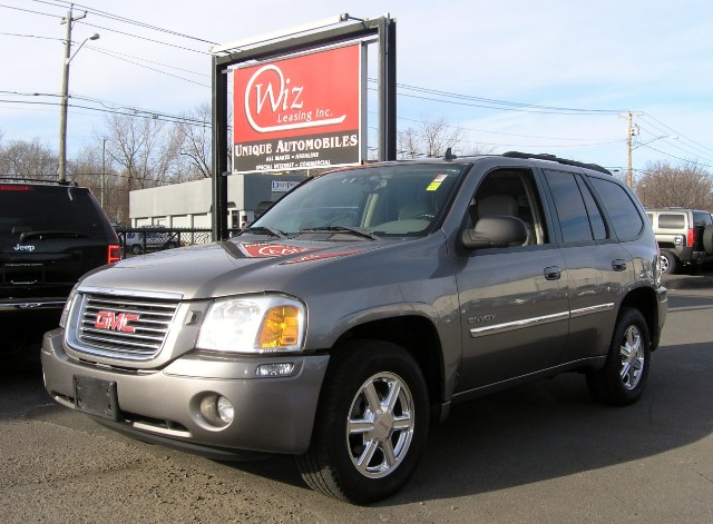 2006 GMC Envoy 4dr 4WD SLT, available for sale in Stratford, Connecticut | Wiz Leasing Inc. Stratford, Connecticut