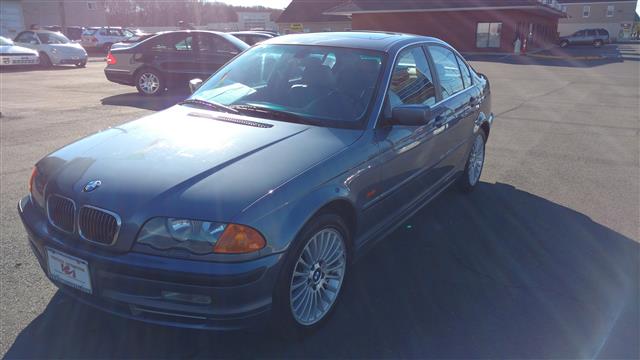 2001 BMW 3 Series 330i 4dr Sdn, available for sale in Wallingford, Connecticut | Vertucci Automotive Inc. Wallingford, Connecticut