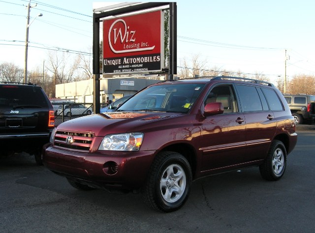2007 Toyota Highlander 4WD 4dr V6 w/3rd Row, available for sale in Stratford, Connecticut | Wiz Leasing Inc. Stratford, Connecticut