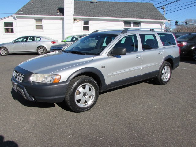 2006 Volvo XC70 2.5L Turbo AWD w/Sunroof, available for sale in Milford, Connecticut | Chip's Auto Sales Inc. Milford, Connecticut