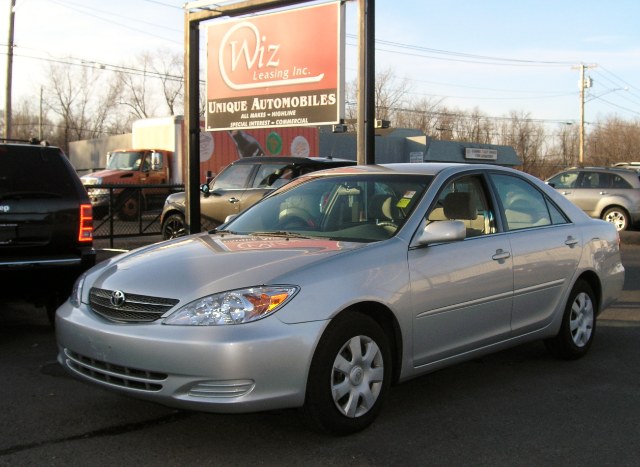 2004 Toyota Camry 4dr Sdn LE Auto, available for sale in Stratford, Connecticut | Wiz Leasing Inc. Stratford, Connecticut