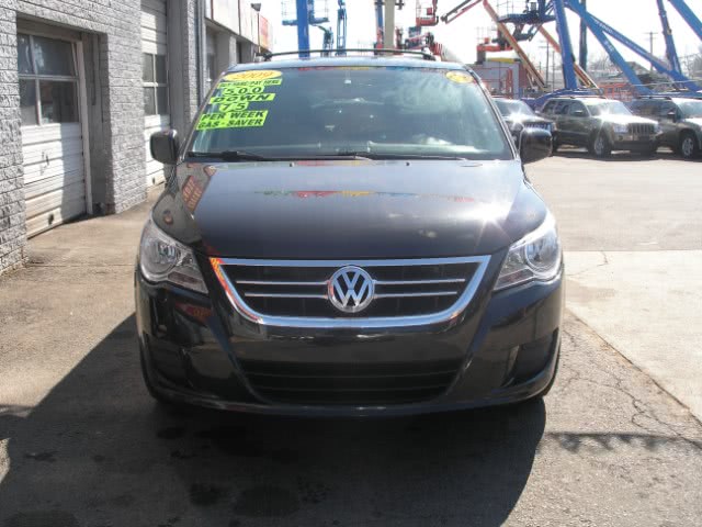 2009 Volkswagen Routan 4dr Wgn SEL, available for sale in New Haven, Connecticut | Performance Auto Sales LLC. New Haven, Connecticut