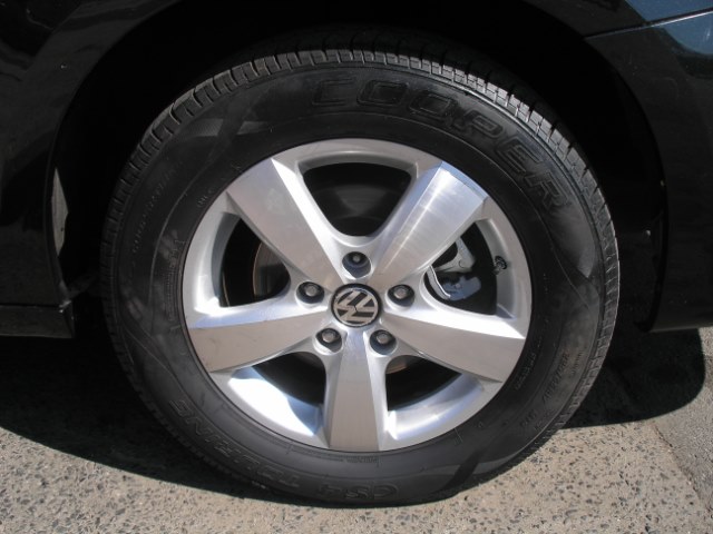 2009 Volkswagen Routan 4dr Wgn SEL, available for sale in New Haven, Connecticut | Performance Auto Sales LLC. New Haven, Connecticut 2009 Volkswagen Routan 4dr Wgn SEL, available for sale in New Haven, Connecticut | Performance Auto Sales LLC. New Haven, Connecticut