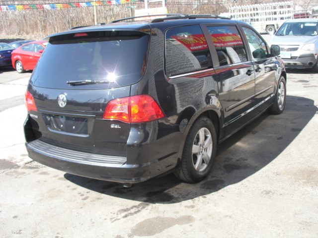 2009 Volkswagen Routan 4dr Wgn SEL, available for sale in New Haven, Connecticut | Performance Auto Sales LLC. New Haven, Connecticut 2009 Volkswagen Routan 4dr Wgn SEL, available for sale in New Haven, Connecticut | Performance Auto Sales LLC. New Haven, Connecticut