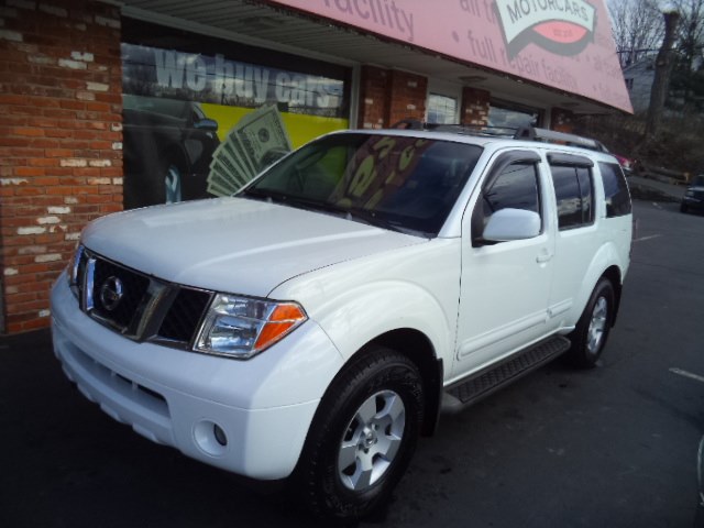 2006 Nissan Pathfinder SE 4WD, available for sale in Naugatuck, Connecticut | Riverside Motorcars, LLC. Naugatuck, Connecticut
