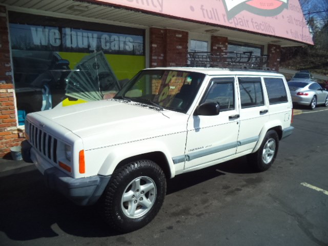 1999 Jeep Cherokee 4dr Sport 4WD, available for sale in Naugatuck, Connecticut | Riverside Motorcars, LLC. Naugatuck, Connecticut