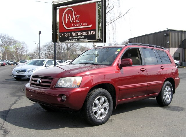 2004 Toyota Highlander 4dr V6 4WD w/3rd Row, available for sale in Stratford, Connecticut | Wiz Leasing Inc. Stratford, Connecticut
