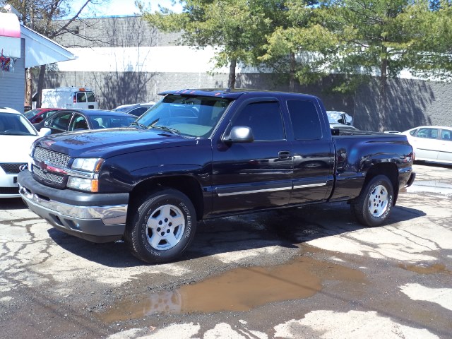 2005 Chevrolet Silverado 1500 Ext Cab 143.5" WB 4WD Z71, available for sale in Berlin, Connecticut | International Motorcars llc. Berlin, Connecticut