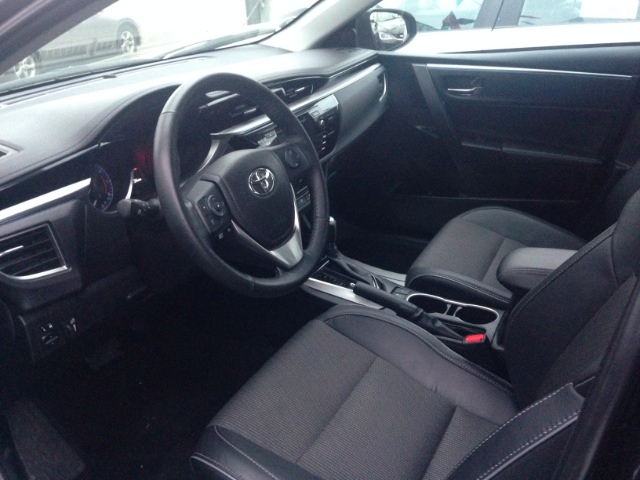 2015 Toyota Corolla 4dr Sdn CVT S (Natl) photo
