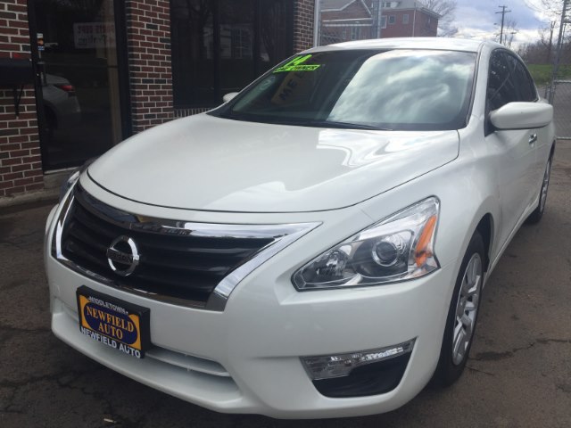 2014 Nissan Altima 4dr Sdn I4 2.5 S, available for sale in Middletown, Connecticut | Newfield Auto Sales. Middletown, Connecticut