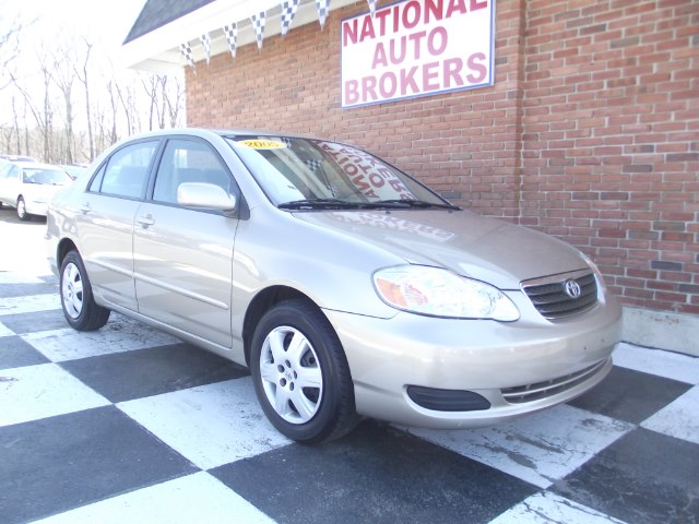 2005 Toyota Corolla 4dr Sdn LE Auto, available for sale in Waterbury, Connecticut | National Auto Brokers, Inc.. Waterbury, Connecticut