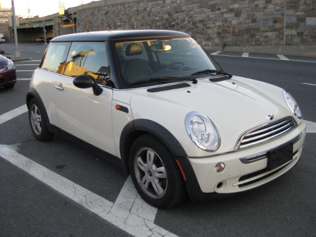 2006 MINI Cooper Hardtop 2dr Cpe, available for sale in Brooklyn, New York | NY Auto Auction. Brooklyn, New York