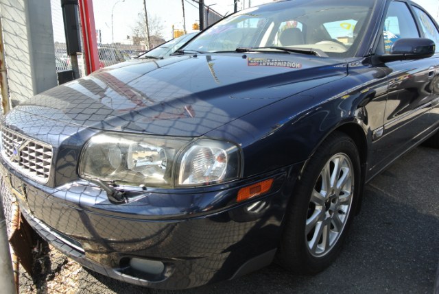 2004 Volvo S80 4dr Sdn 2.5L Turbo AWD w/Sunro, available for sale in Bronx, New York | New York Motors Group Solutions LLC. Bronx, New York
