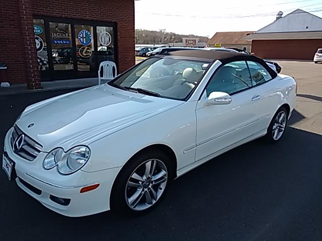 2007 Mercedes-Benz CLK-Class 2dr Cabriolet 3.5L, available for sale in Wallingford, Connecticut | Vertucci Automotive Inc. Wallingford, Connecticut