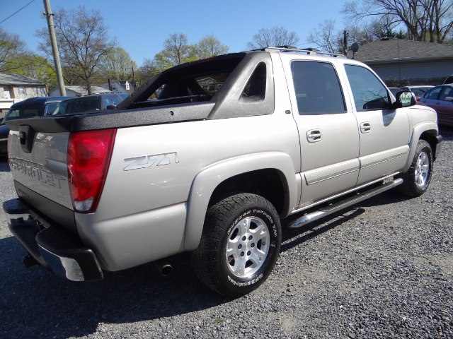 2006 Chevrolet Avalanche 1500 5dr Crew Cab 130" WB 4WD , available for sale in West Babylon, New York | SGM Auto Sales. West Babylon, New York