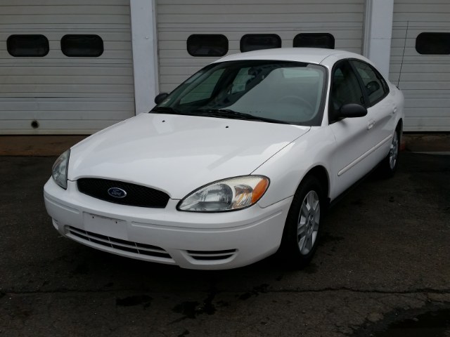 2007 Ford Taurus SE, available for sale in Berlin, Connecticut | Action Automotive. Berlin, Connecticut