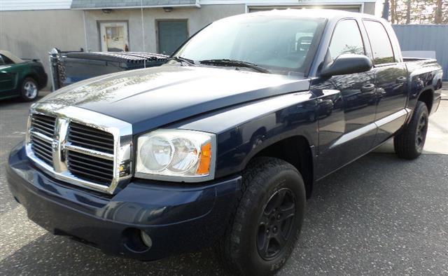 2006 Dodge Dakota 4dr Quad Cab 131 4WD SLT, available for sale in Patchogue, New York | Romaxx Truxx. Patchogue, New York