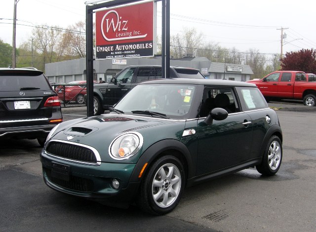 2007 MINI Cooper Hardtop 2dr Cpe S, available for sale in Stratford, Connecticut | Wiz Leasing Inc. Stratford, Connecticut