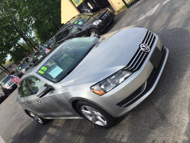 2013 Volkswagen Passat 4dr Sdn 2.5L Auto SE w/Sunroof, available for sale in Huntington Station, New York | Huntington Auto Mall. Huntington Station, New York