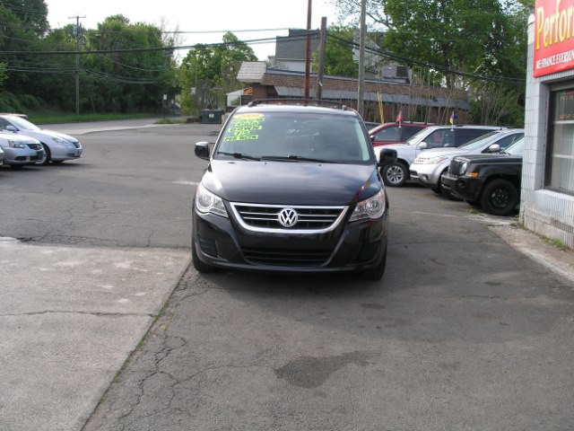 2009 Volkswagen Routan 4dr Wgn SEL, available for sale in New Haven, Connecticut | Performance Auto Sales LLC. New Haven, Connecticut 2009 Volkswagen Routan 4dr Wgn SEL, available for sale in New Haven, Connecticut | Performance Auto Sales LLC. New Haven, Connecticut