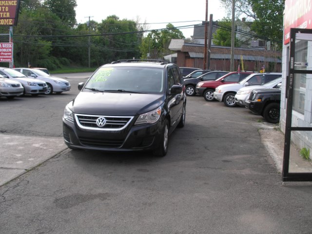 2009 Volkswagen Routan 4dr Wgn SEL, available for sale in New Haven, Connecticut | Performance Auto Sales LLC. New Haven, Connecticut 2009 Volkswagen Routan 4dr Wgn SEL, available for sale in New Haven, Connecticut | Performance Auto Sales LLC. New Haven, Connecticut