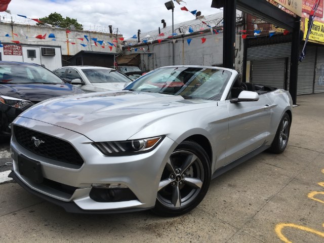 2015 Ford Mustang 2dr Conv V6 photo