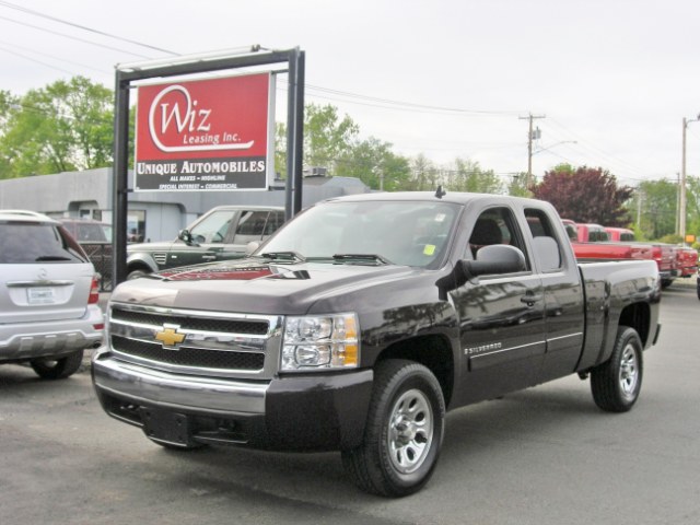 2008 Chevrolet Silverado 1500 4WD Ext Cab 143.5" LS, available for sale in Stratford, Connecticut | Wiz Leasing Inc. Stratford, Connecticut