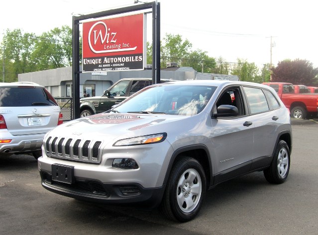 2014 Jeep Cherokee 4WD 4dr Sport, available for sale in Stratford, Connecticut | Wiz Leasing Inc. Stratford, Connecticut
