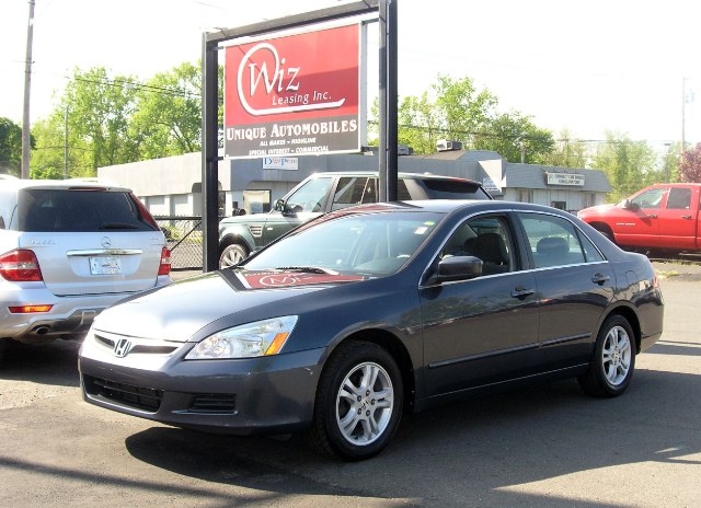 2007 Honda Accord Sdn 4dr I4 AT LX SE PZEV, available for sale in Stratford, Connecticut | Wiz Leasing Inc. Stratford, Connecticut