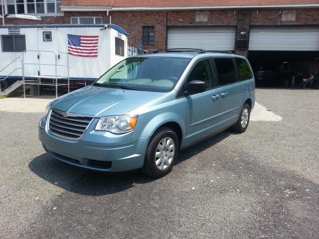 2010 Chrysler Town & Country 4dr Wgn LX *Ltd Avail*, available for sale in Yonkers, New York | Westchester NY Motors Corp. Yonkers, New York