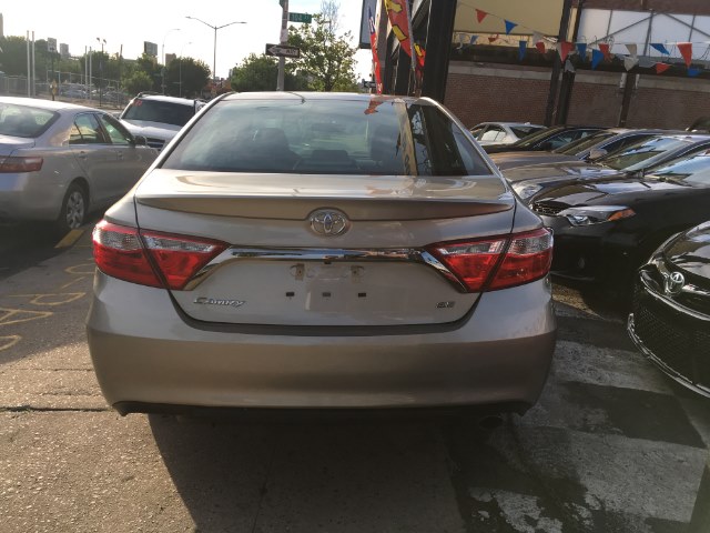 2015 Toyota Camry 4dr Sdn I4 Auto SE (Natl) photo