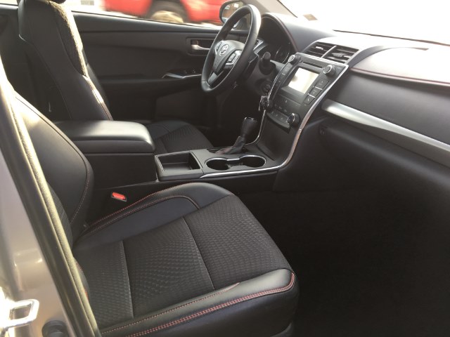 2015 Toyota Camry 4dr Sdn I4 Auto SE (Natl) photo