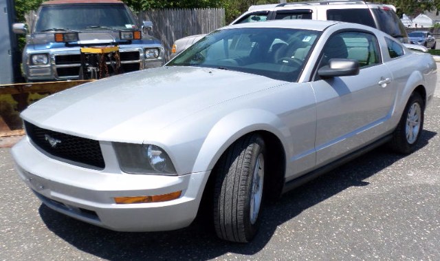 2005 Ford Mustang 2dr Cpe Deluxe, available for sale in Patchogue, New York | Romaxx Truxx. Patchogue, New York