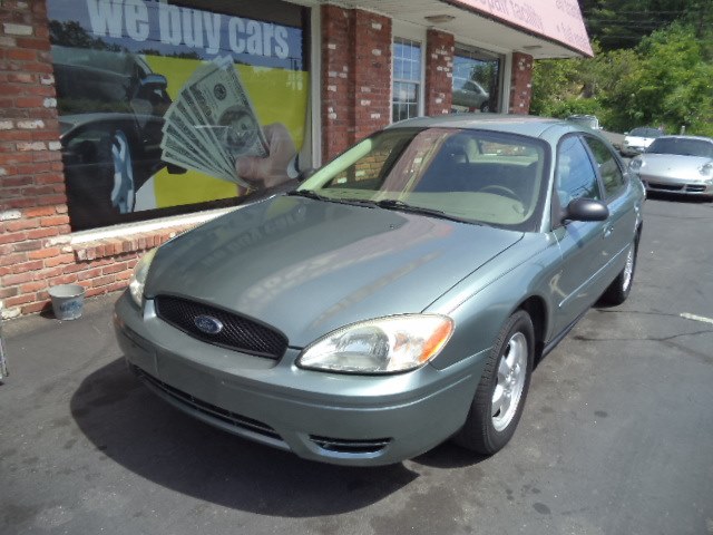 2006 Ford Taurus 4dr Sdn SE, available for sale in Naugatuck, Connecticut | Riverside Motorcars, LLC. Naugatuck, Connecticut