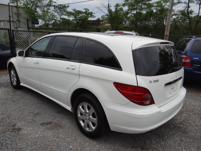 2006 Mercedes-Benz R-Class 4MATIC 4dr 3.5L, available for sale in West Babylon, New York | SGM Auto Sales. West Babylon, New York