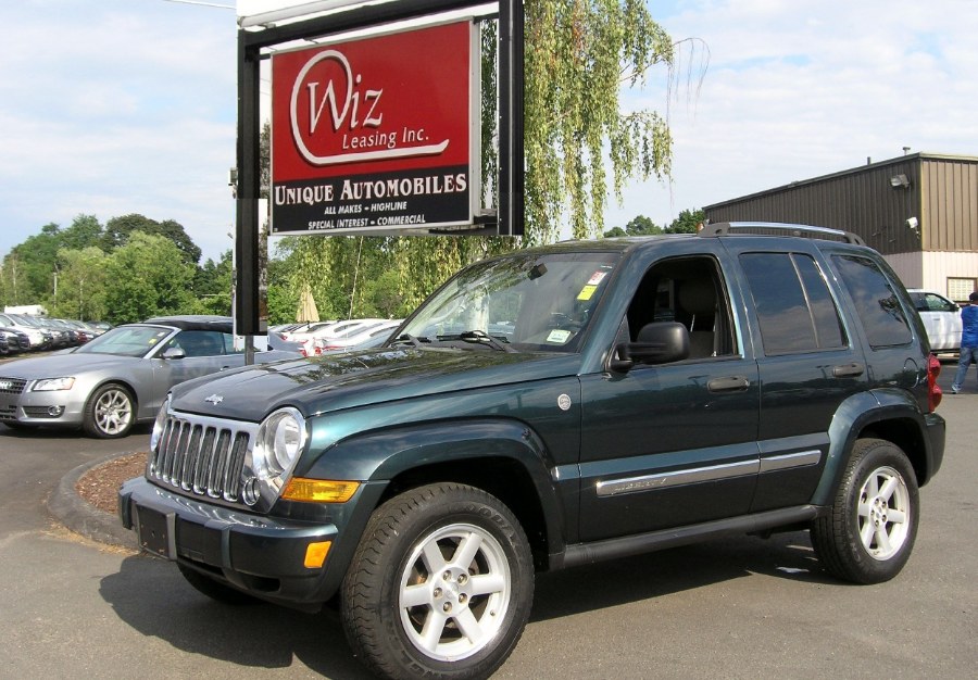 2005 Jeep Liberty 4dr Limited 4WD, available for sale in Stratford, Connecticut | Wiz Leasing Inc. Stratford, Connecticut