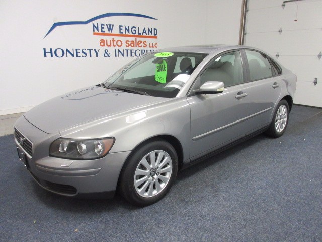 2005 Volvo S40 2.4L Auto w/Sunroof, available for sale in Plainville, Connecticut | New England Auto Sales LLC. Plainville, Connecticut
