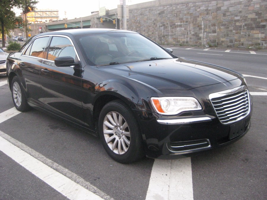 2013 Chrysler 300 4dr Sdn RWD, available for sale in Brooklyn, New York | NY Auto Auction. Brooklyn, New York