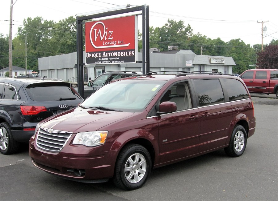 2008 Chrysler Town & Country 4dr Wgn Touring, available for sale in Stratford, Connecticut | Wiz Leasing Inc. Stratford, Connecticut